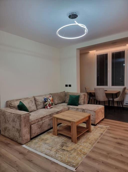 Peace And Love Luxury Apartment In Center, New Bazaar 2 Tirana Exterior photo