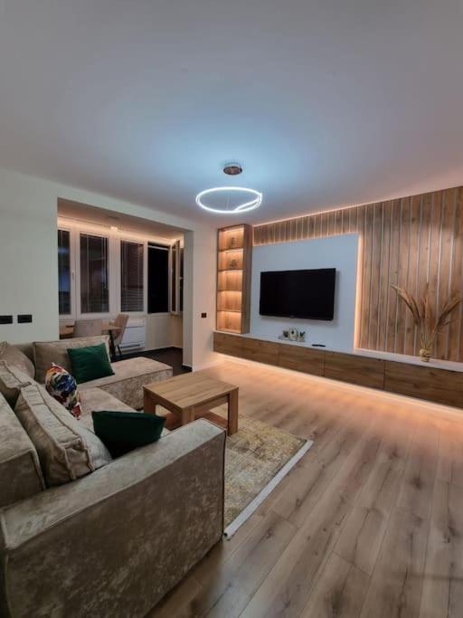 Peace And Love Luxury Apartment In Center, New Bazaar 2 Tirana Exterior photo